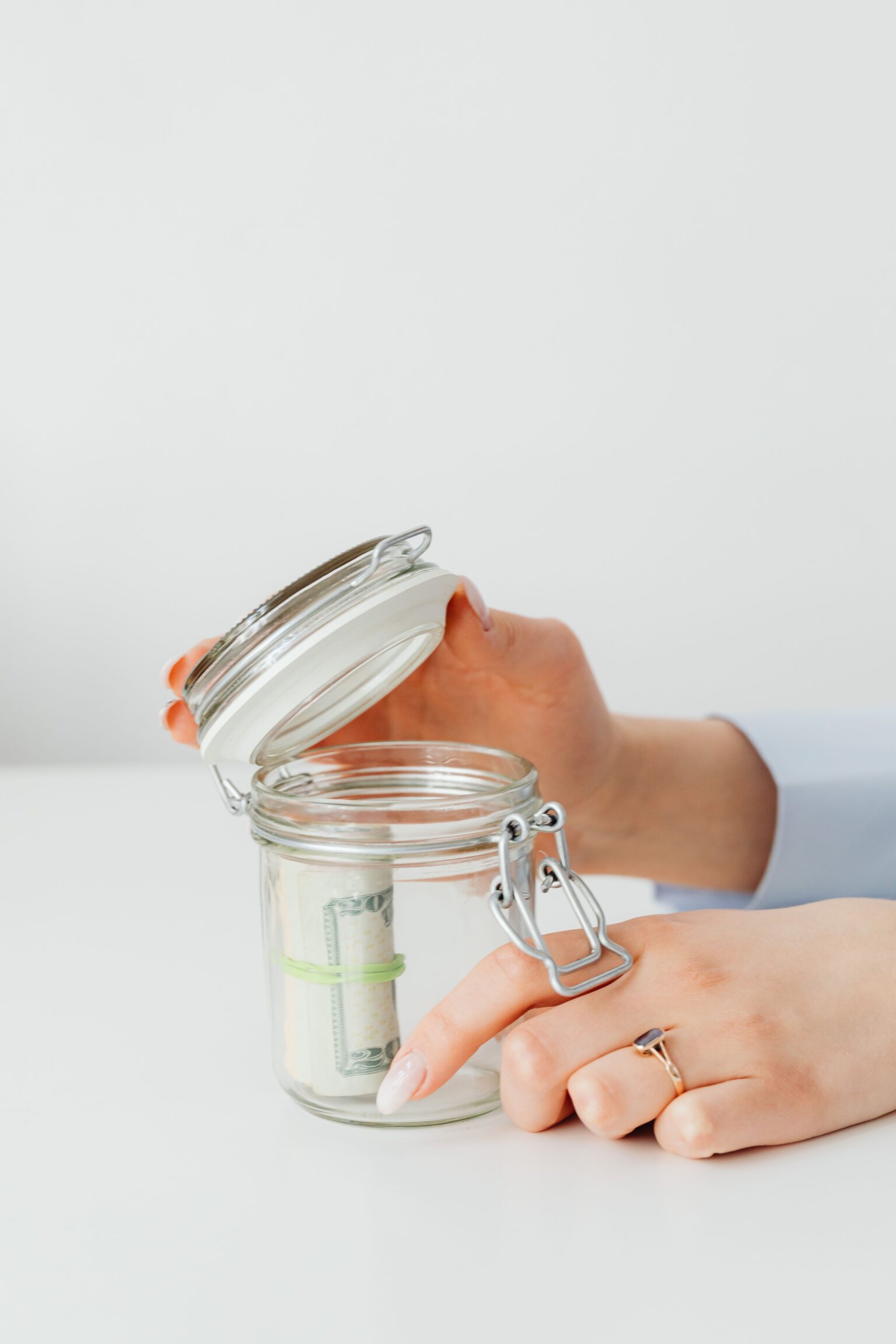 how to save money for holidays